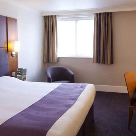 Premier Inn Taunton Central Eksteriør billede